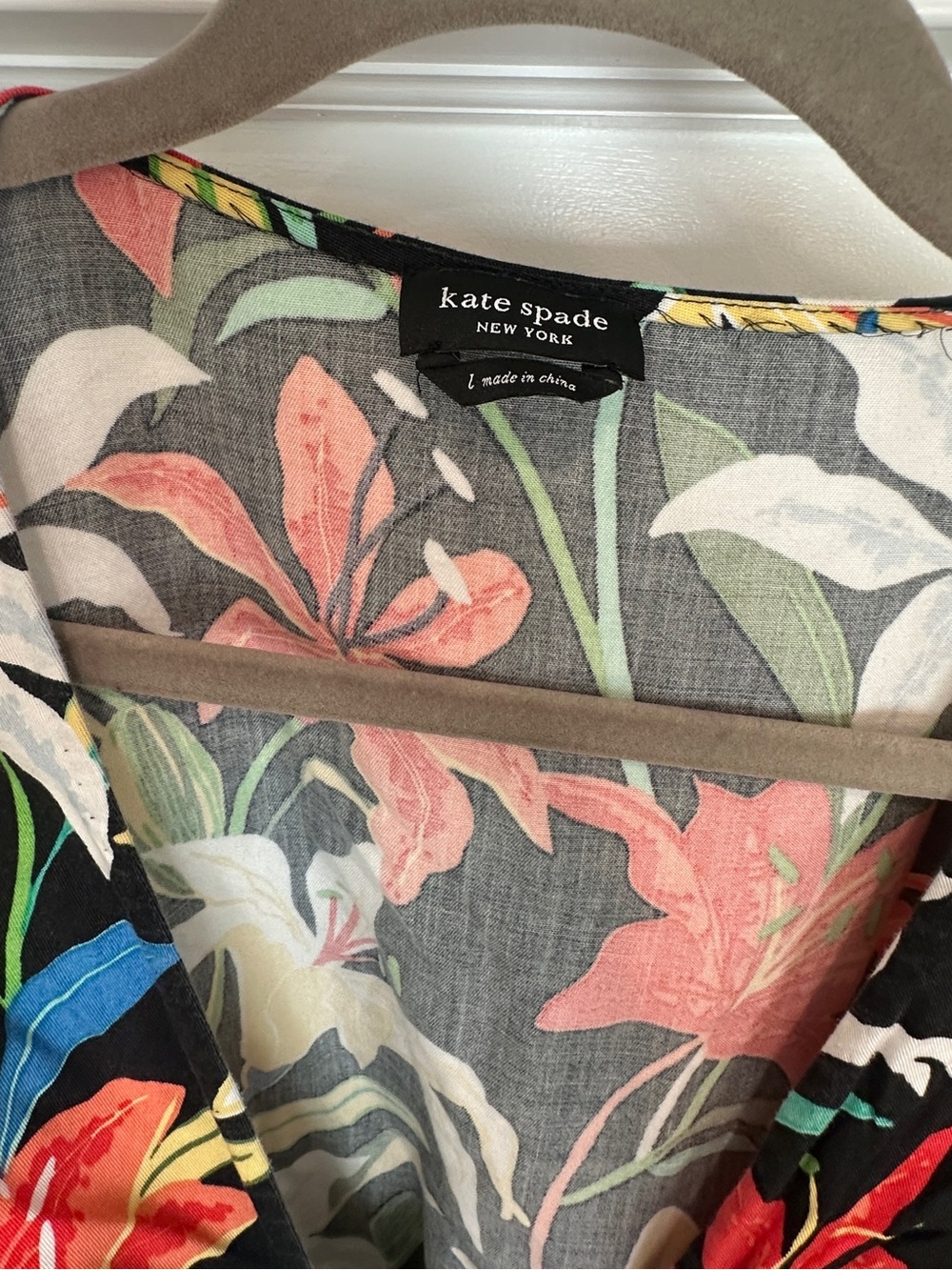 EUC Kate Spade Summer Lilies Wrap Top Size Large Black Multicolor Floral - Picture 4 of 7